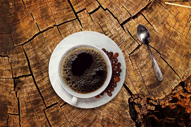 Sekrety Sukcesu: Jak Zbudowałem Renomowaną Kawiarnię Specjalistyczną w Cieniu Starbucksa