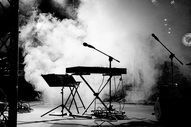 Od Walkmana do Spotify: Jak Testowanie Słuchawek Zmieniło Się (i Dlaczego Nadal Nie Słyszymy Wszystkiego)