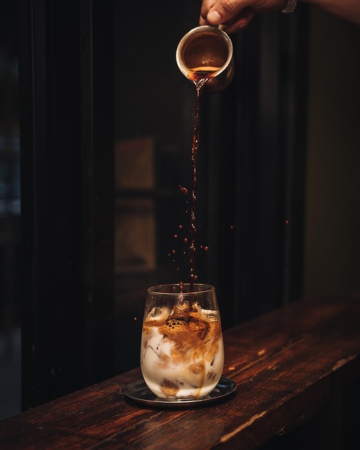 Cukiernicze rewolucje z kawą w tle: Jak espresso wpływa na smak i estetykę nowoczesnej cukierni